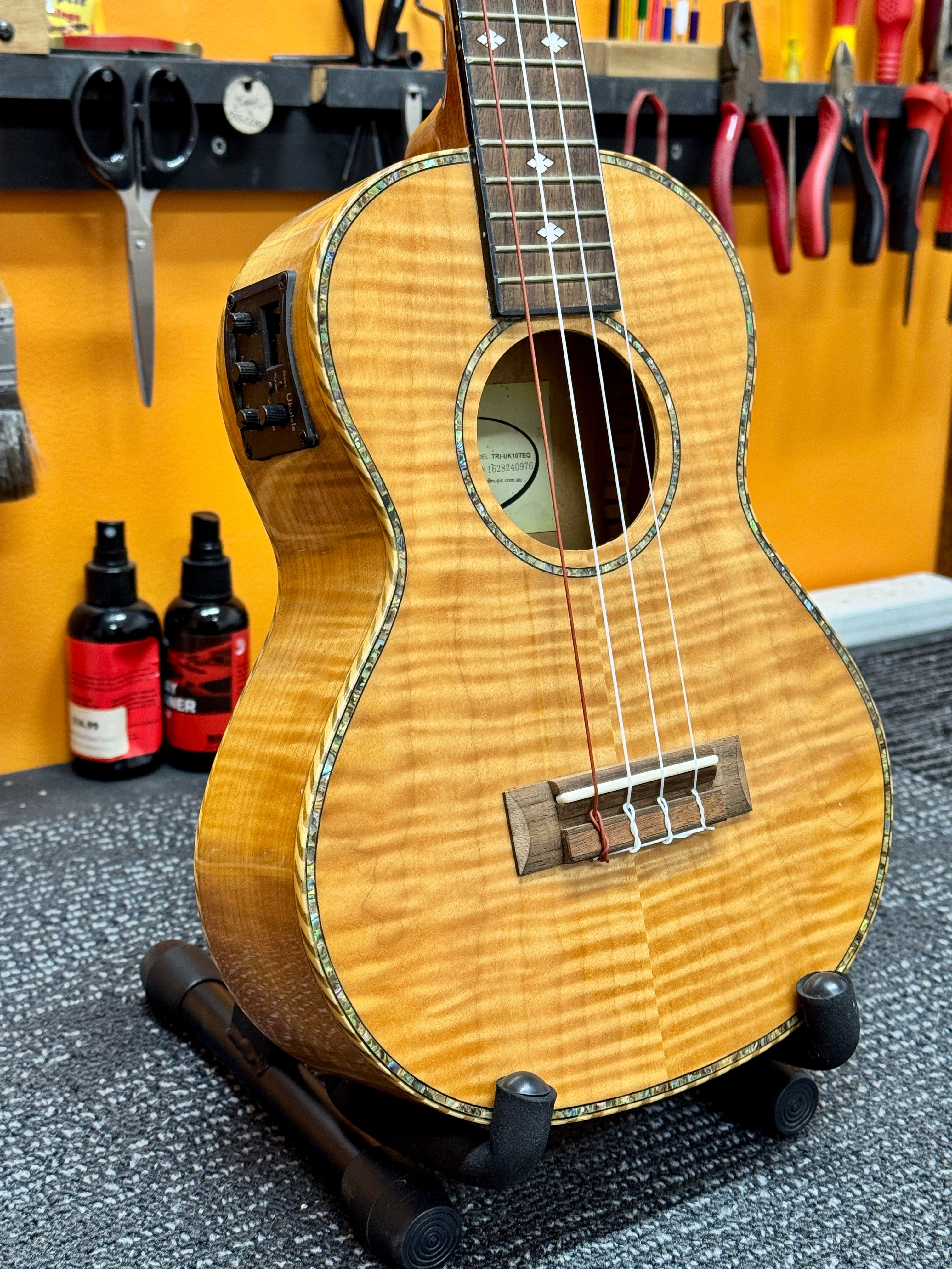 Tribute Guitars TRI-UK 10TEQ Tenor Ukulele - PRE-OWNED