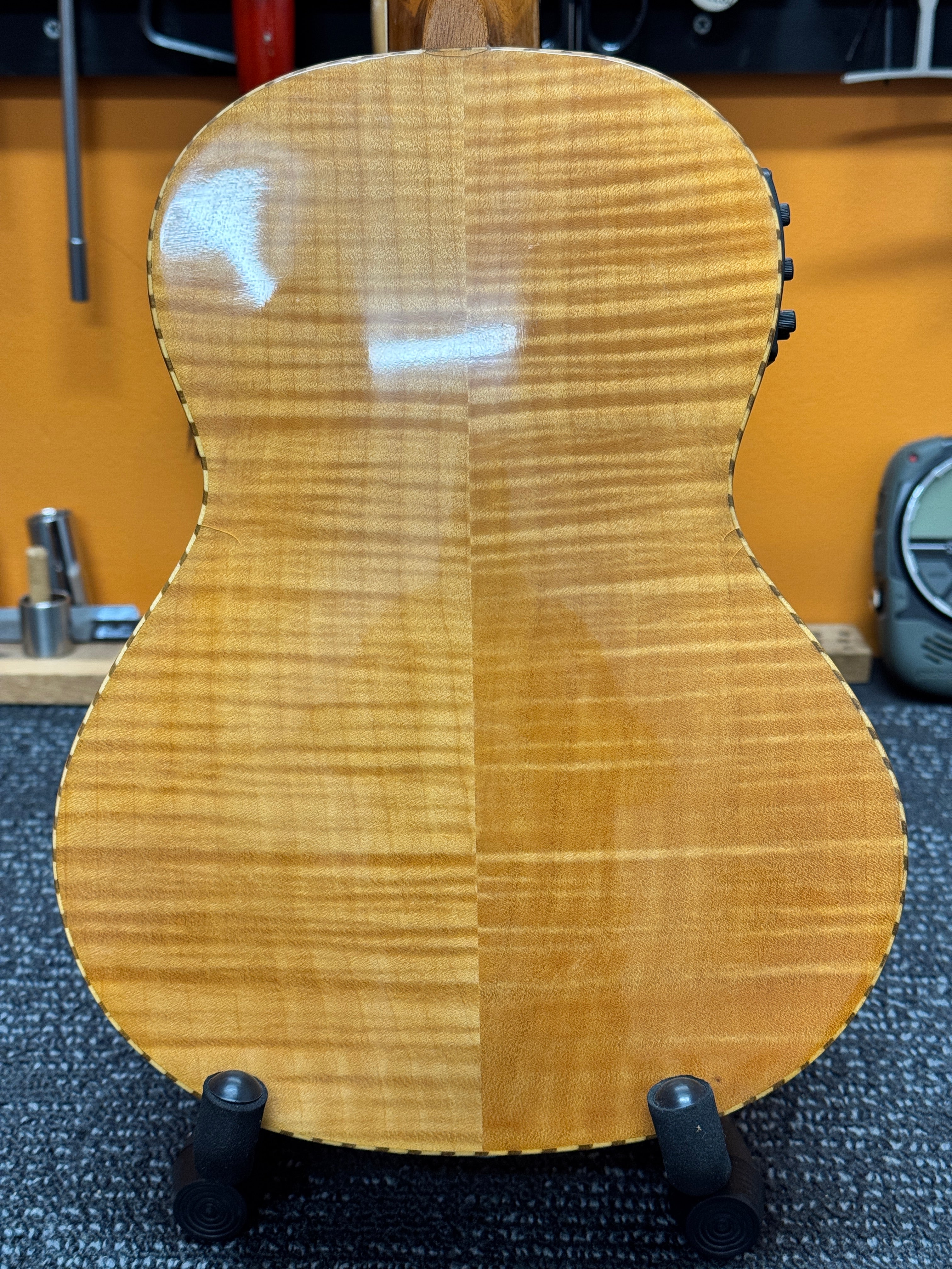 Tribute Guitars TRI-UK 10TEQ Tenor Ukulele - PRE-OWNED